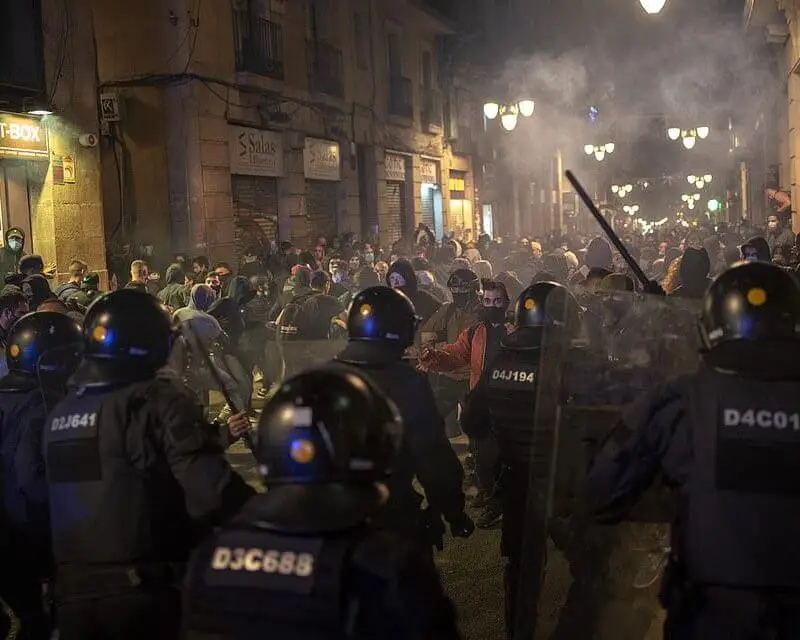barcelona covid protests nov 20 800x640