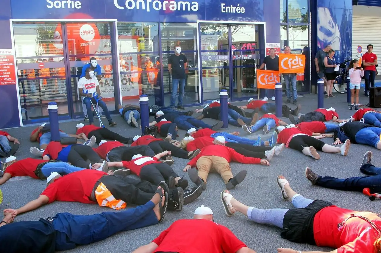 Conforama manif 23 07 2019