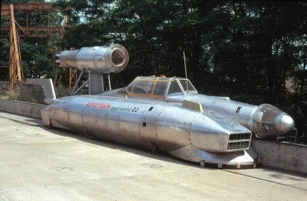 aerotrain-02.jpg