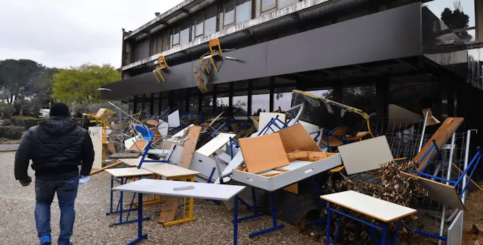 Contrat en or garde du corp macron 14 12 2018