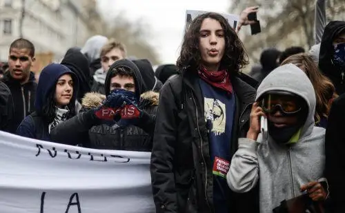 jeunes credit eros sana collectif oeil fec31