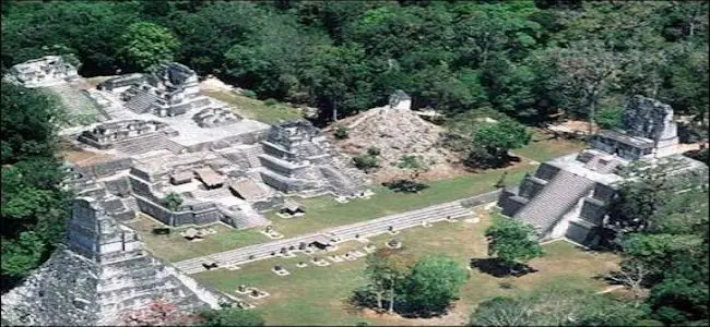 Tikal.jpg