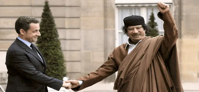 Sarkozy_kadhafi_02_12_2015.png