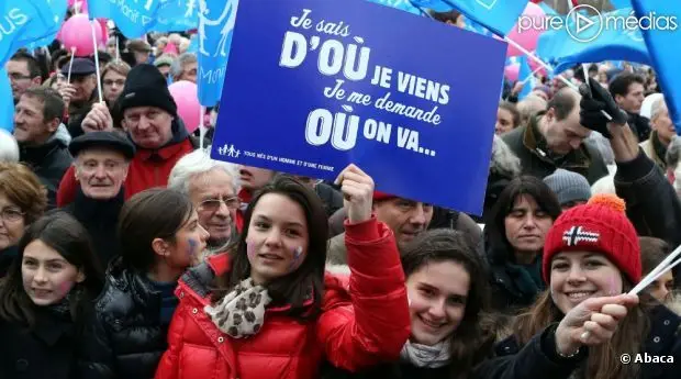 4448273-la-manif-pour-tous-organisee-a-620x345-1.jpg
