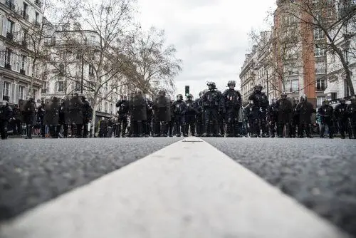 police credit eros sana collectif oeil 2959b