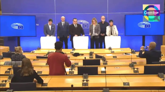 [RAPPEL] Un groupe de courageux députés européens dénoncent la vaccination forcée déguisée, l'emprise tyrannique des mondialistes, et la voie pavée vers le crédit social chinois en Europe