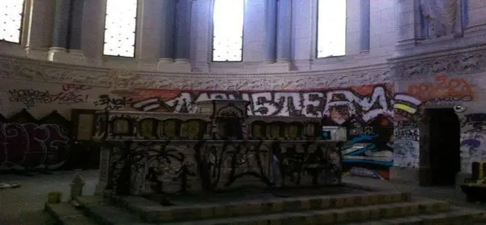 eglise_profanee.jpg