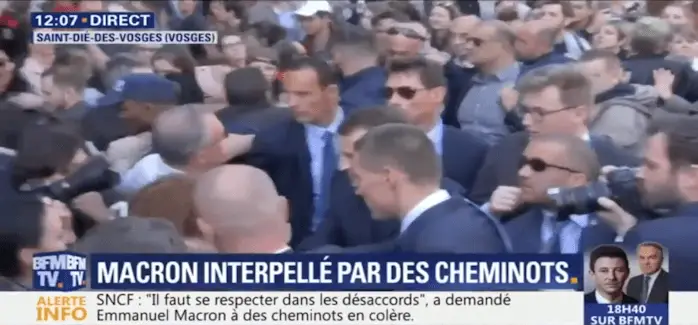 Emmanuel Macron hue et chahute lors de son deplacement a Saint Die dans les Vosges 19 04 2018