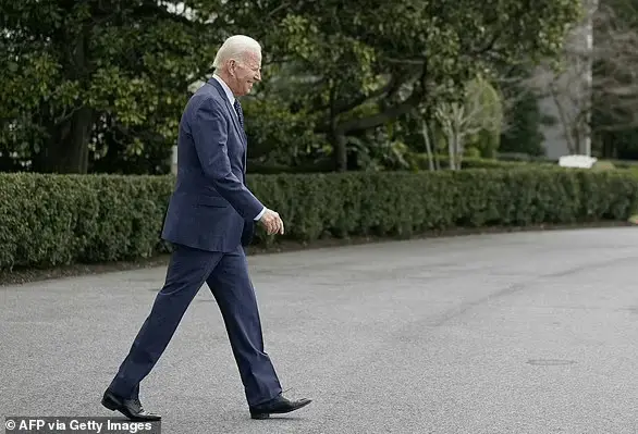 biden marche pour aller a son examem physique