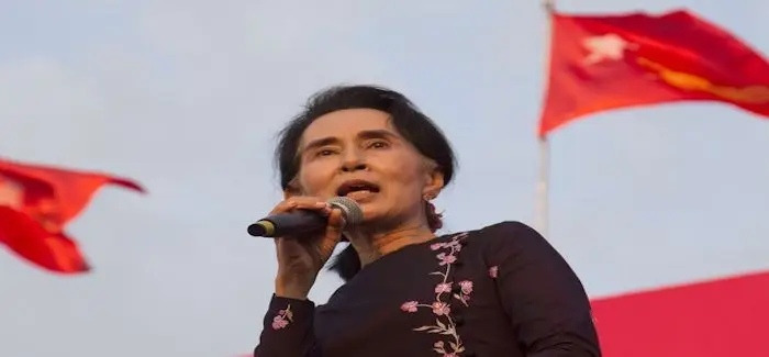 Aung_San_Suu_Kyi_09_11_2015.jpg