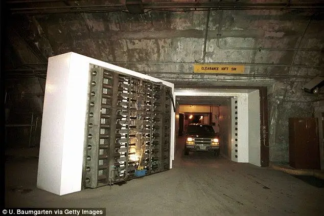 cheyenne_moutain_door.jpg