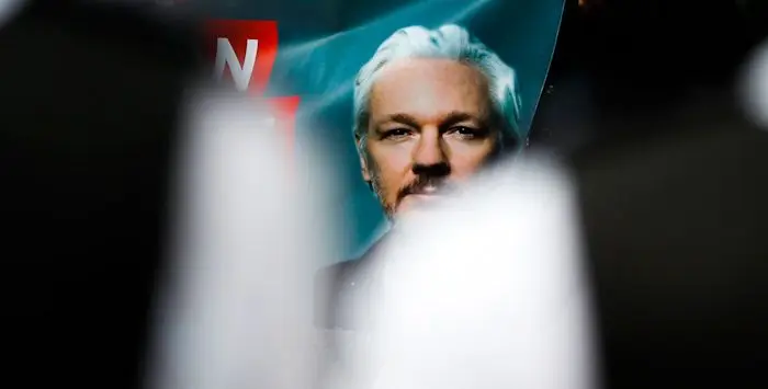 Assange mint press
