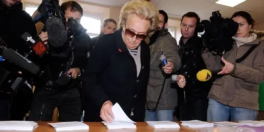 1689840_3_ee0b_bernadette-chirac-vote-dimanche-22-avril-a_2fea362c0a15400928e3dbf4cdb0c5a1.jpg