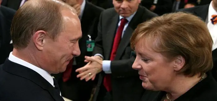 merkel_poutine_brics_25_07_2014.jpg