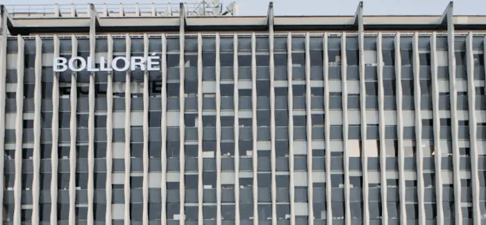 Bollore fait tourner fait tourner 13 04 2016
