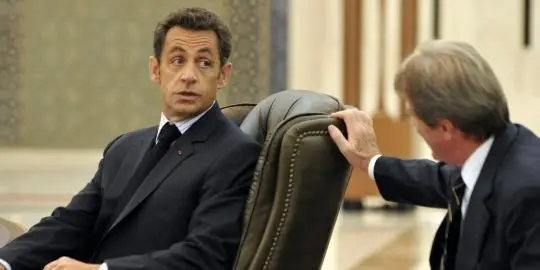 1092119_3_1976_nicolas-sarkozy-et-bernard-kouchner-en.jpg