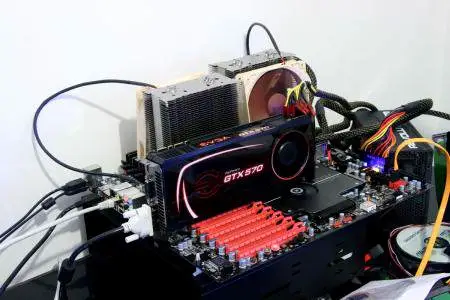 mini-92977-evga-sr-2-bi-xeon-gtx-570-sc.jpg