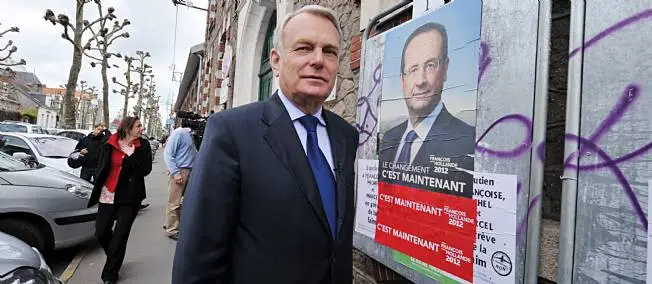 ayrault-hollande-matignon-572686-jpg_392748.JPG