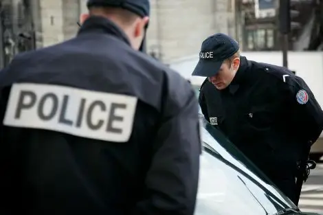 1105_PoliceCollectif_inside.jpg