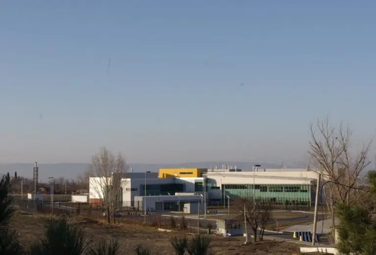 1 85 768x522