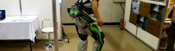 Exosquelette-Assistance-au-travail-de-Kawasaki-01.jpg