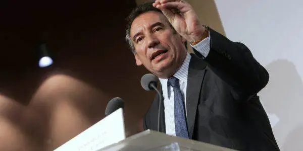771607_3_c5f4_francois-bayrou-le-13-mai-2006-a-paris.jpg