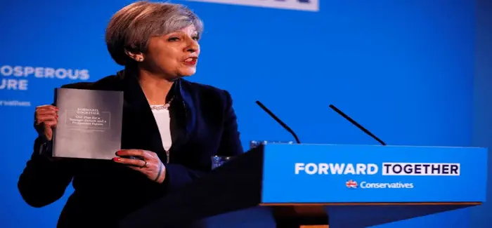 Censure internet theresa may