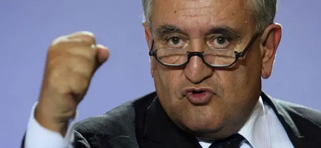 estocade_raffarin_sarkozy_21_02_2013.jpg