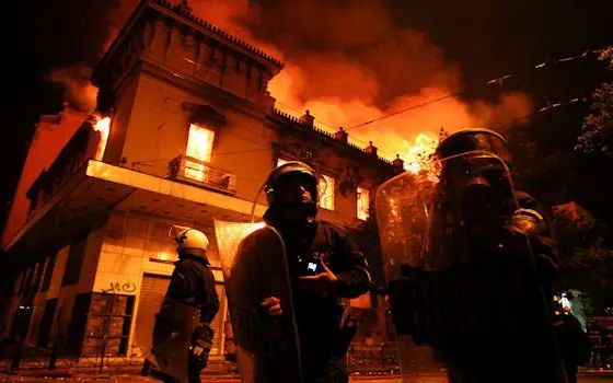 greece_pradise_2_hell.jpg