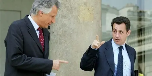 1298442_3_cae1_mm-sarkozy-et-de-villepin-le-21-juillet-2004.jpg