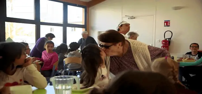 mamie_a_la_cantine_15_12_2015.png
