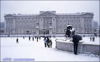 596_607932686_buckingham_palace_01_020_H152948_L.jpg