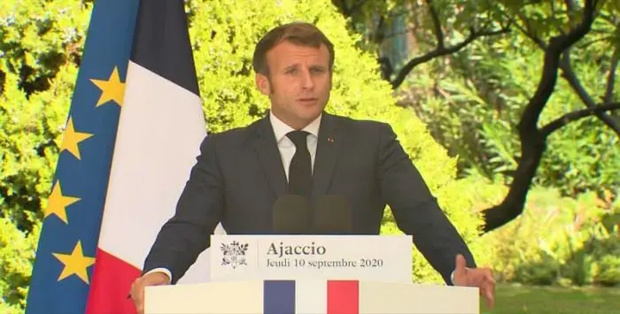 Macron ajaccio1